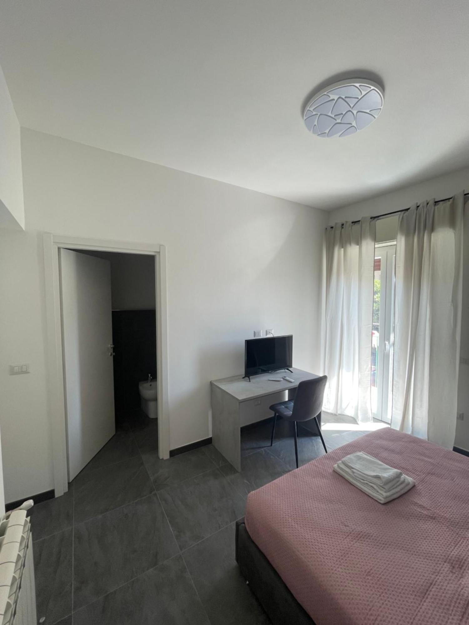 Leos Rooms Калтанисета Екстериор снимка