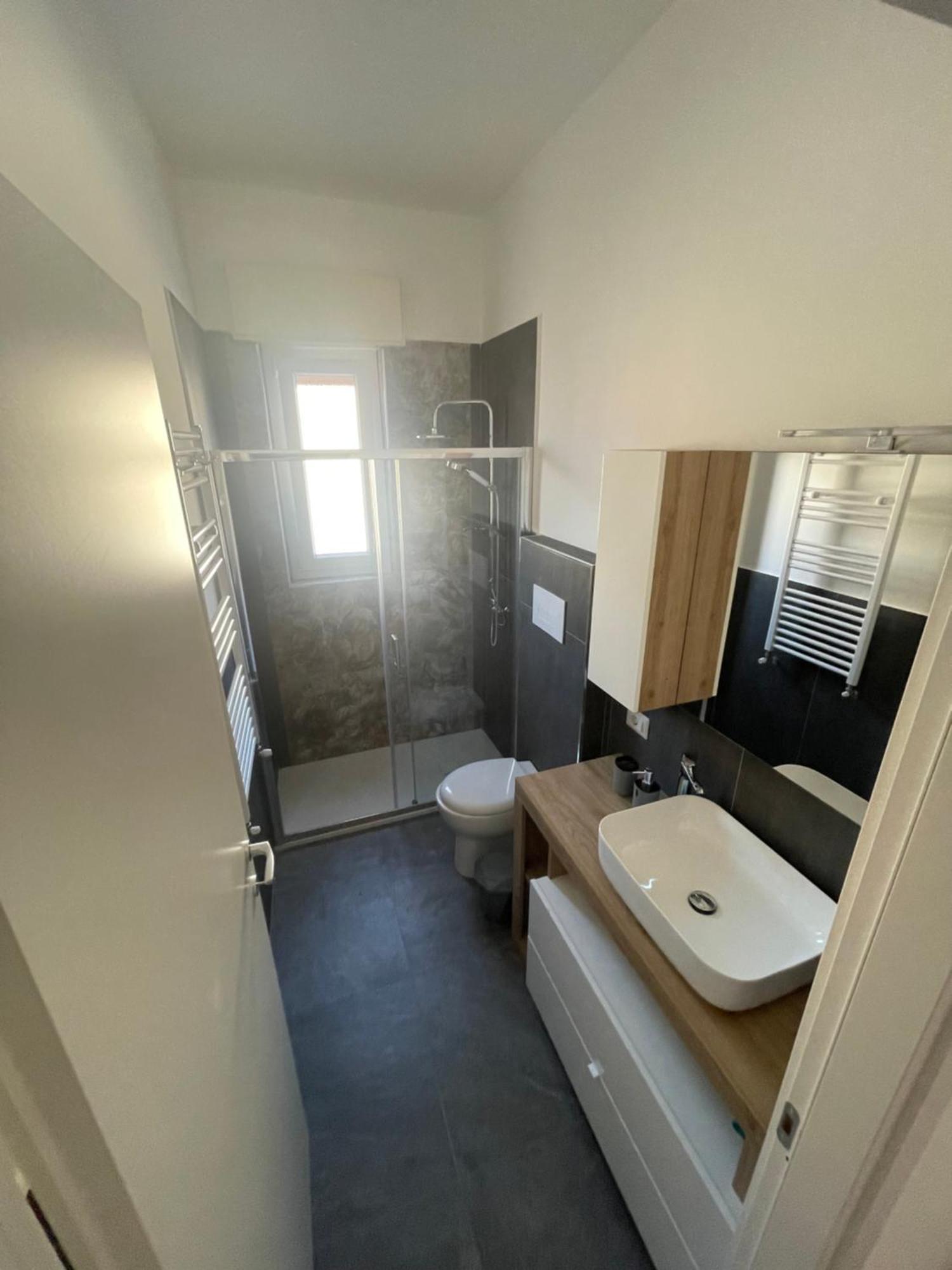 Leos Rooms Калтанисета Екстериор снимка