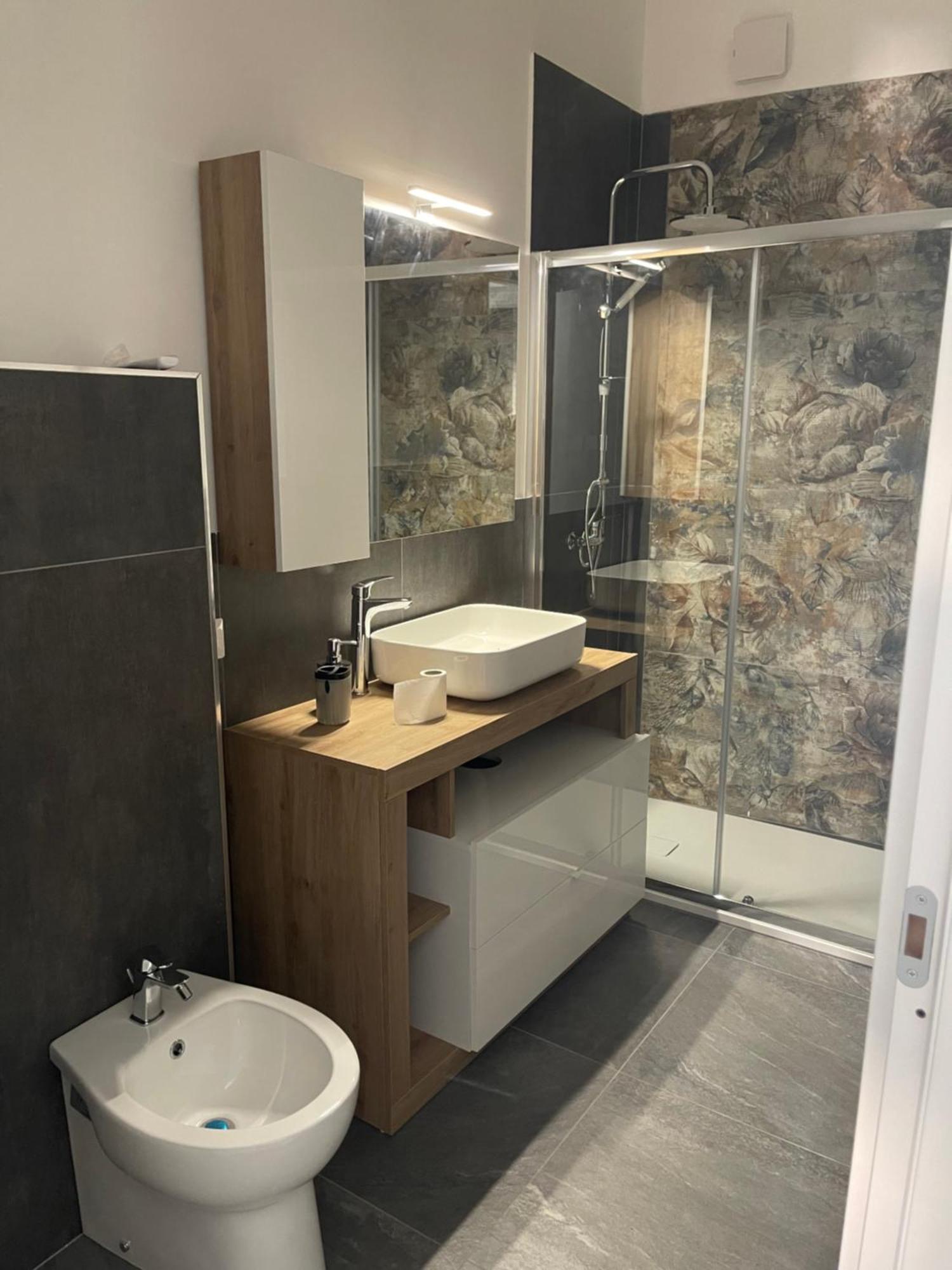 Leos Rooms Калтанисета Екстериор снимка
